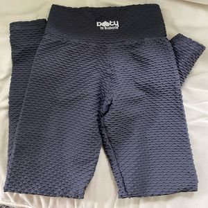 Booty by Brabants gray croco leggings. euc. One size fits most